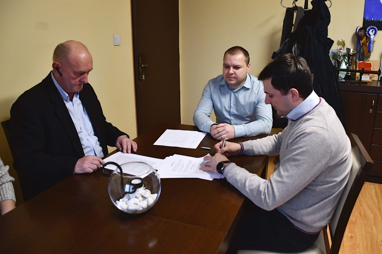Umowa na przebudowę drogi w Poborczu podpisana