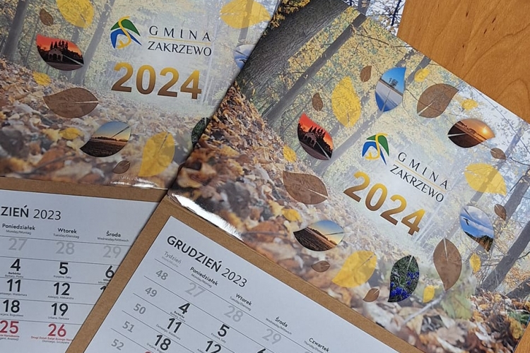 Rozdajemy kalendarze trójdzielne Gminy Zakrzewo na 2024 r.