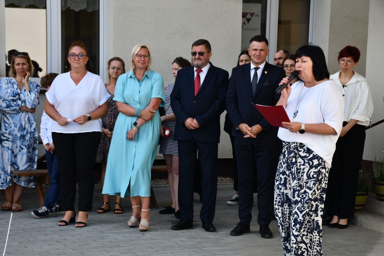 Pierwszy dzwonek i otwarcie nowej przestrzeni przy szkole w Zakrzewie
